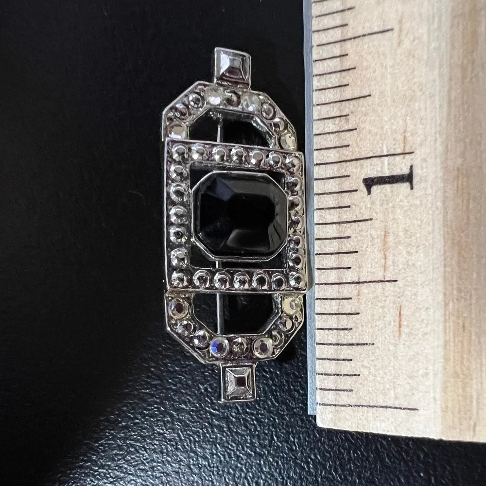Vintage Rectangular Brooch Clear Rhinestone Black Stone‎ Center Silver Tone Pin